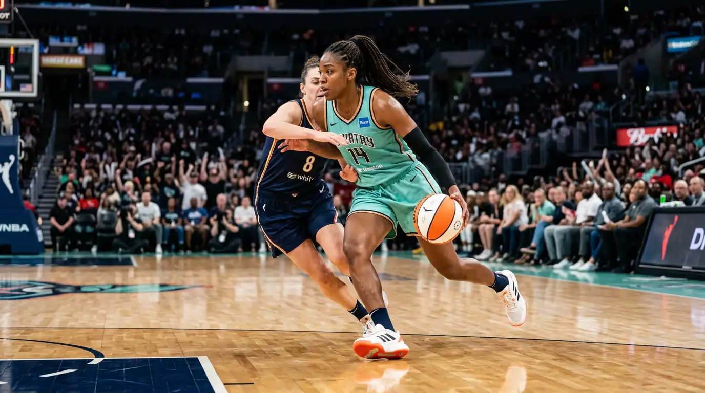 Jogadora de basquetebol feminino a driblar a bola durante um jogo num pavilhão